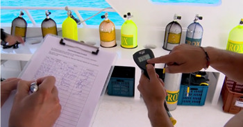 Imagen del analisis de porcentaje de Oxigeno en una botella con Nitrox